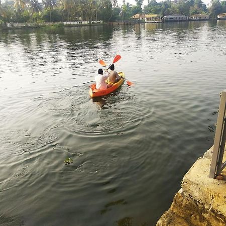 Water'S Edge Villas Alappuzha Exterior photo